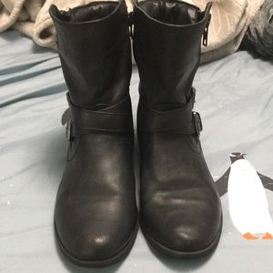 Black Rampage zip up boots